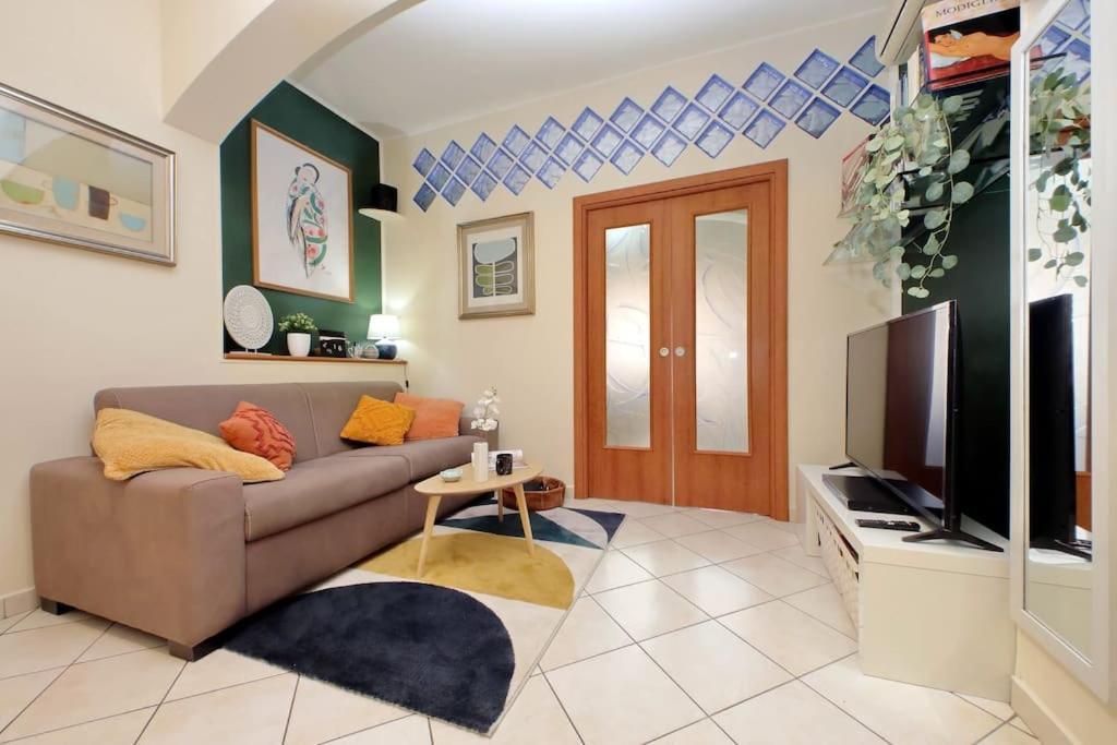 Relax Rome With 2 Balconies - 2 Bedroom Flat, 3Rd Floor With Lift, High Comfort, Quite, A Walk From Urban Train Station Gemelli And Metro A Stops Battistini & Cornelia Connecting To Center In 20 Minutes, 2 Steps From Bus Stop, Cycle Path, Groceries Exterior foto