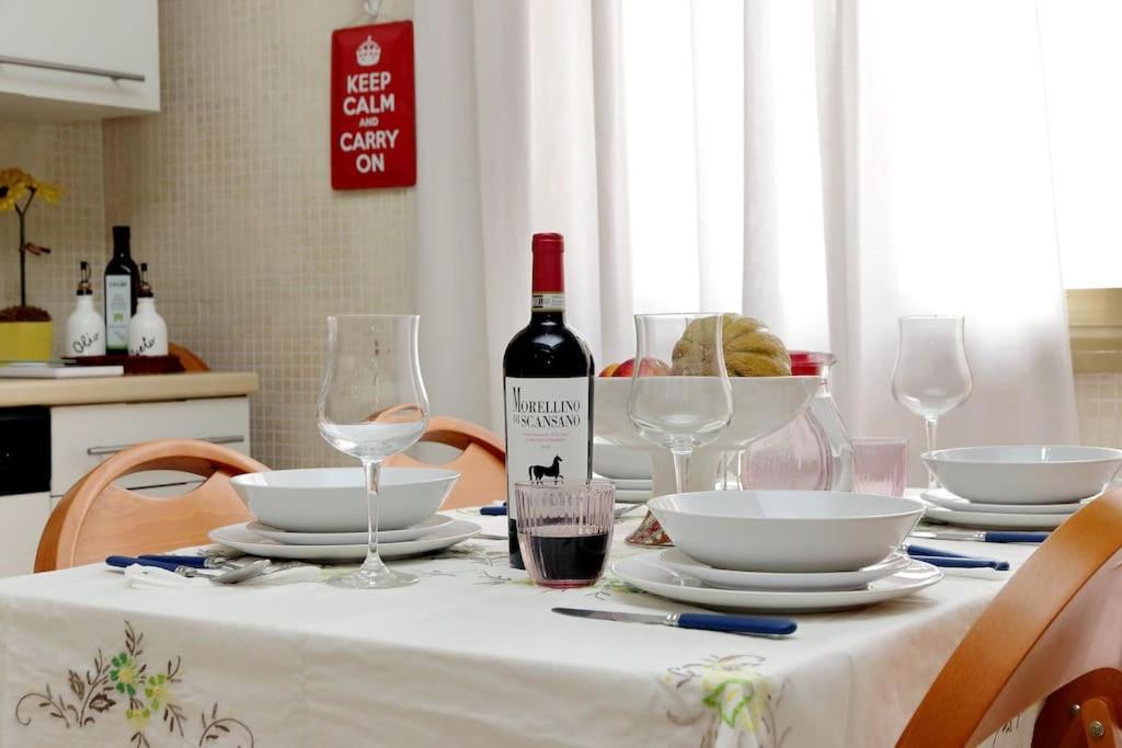 Relax Rome With 2 Balconies - 2 Bedroom Flat, 3Rd Floor With Lift, High Comfort, Quite, A Walk From Urban Train Station Gemelli And Metro A Stops Battistini & Cornelia Connecting To Center In 20 Minutes, 2 Steps From Bus Stop, Cycle Path, Groceries Exterior foto