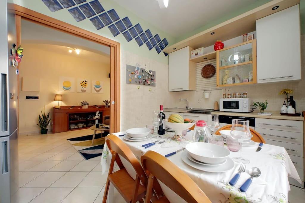 Relax Rome With 2 Balconies - 2 Bedroom Flat, 3Rd Floor With Lift, High Comfort, Quite, A Walk From Urban Train Station Gemelli And Metro A Stops Battistini & Cornelia Connecting To Center In 20 Minutes, 2 Steps From Bus Stop, Cycle Path, Groceries Exterior foto