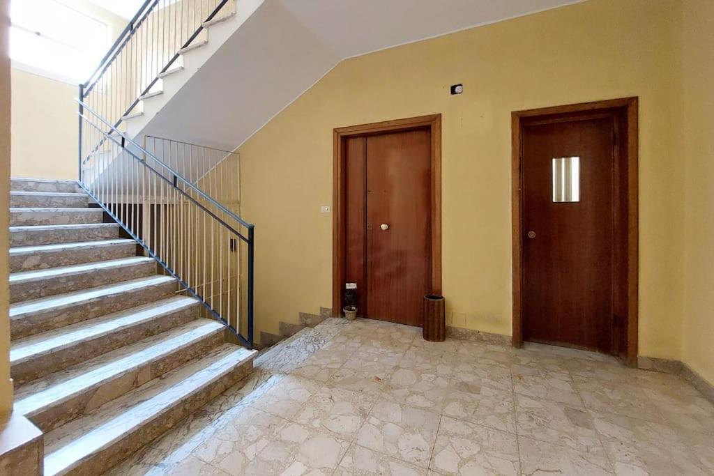 Relax Rome With 2 Balconies - 2 Bedroom Flat, 3Rd Floor With Lift, High Comfort, Quite, A Walk From Urban Train Station Gemelli And Metro A Stops Battistini & Cornelia Connecting To Center In 20 Minutes, 2 Steps From Bus Stop, Cycle Path, Groceries Exterior foto